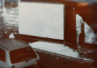 009 Man phoning distant (screen